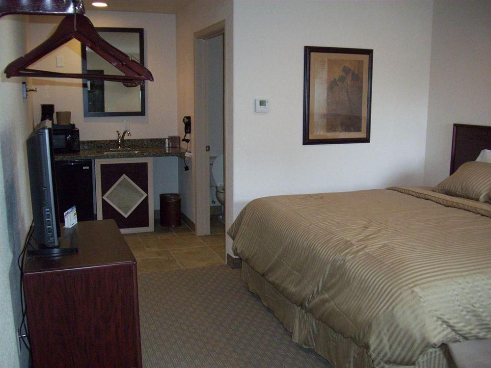 Price Pointe Inn Waukesha Eksteriør billede