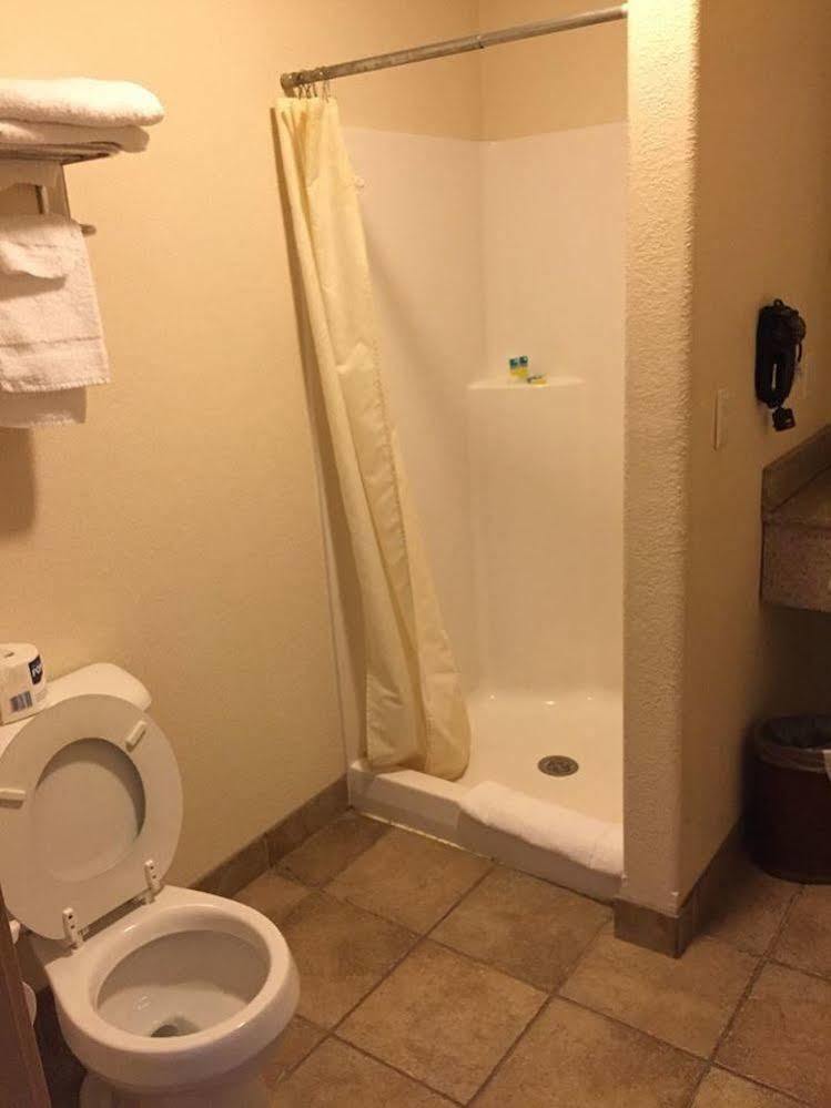 Price Pointe Inn Waukesha Eksteriør billede