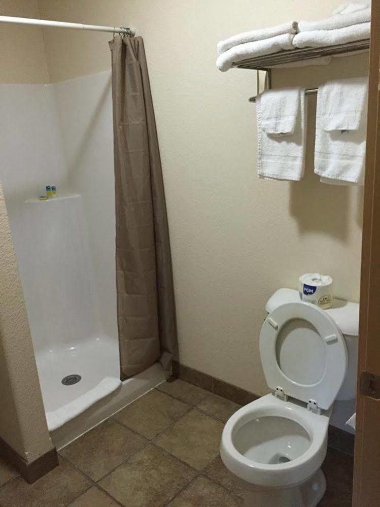 Price Pointe Inn Waukesha Eksteriør billede